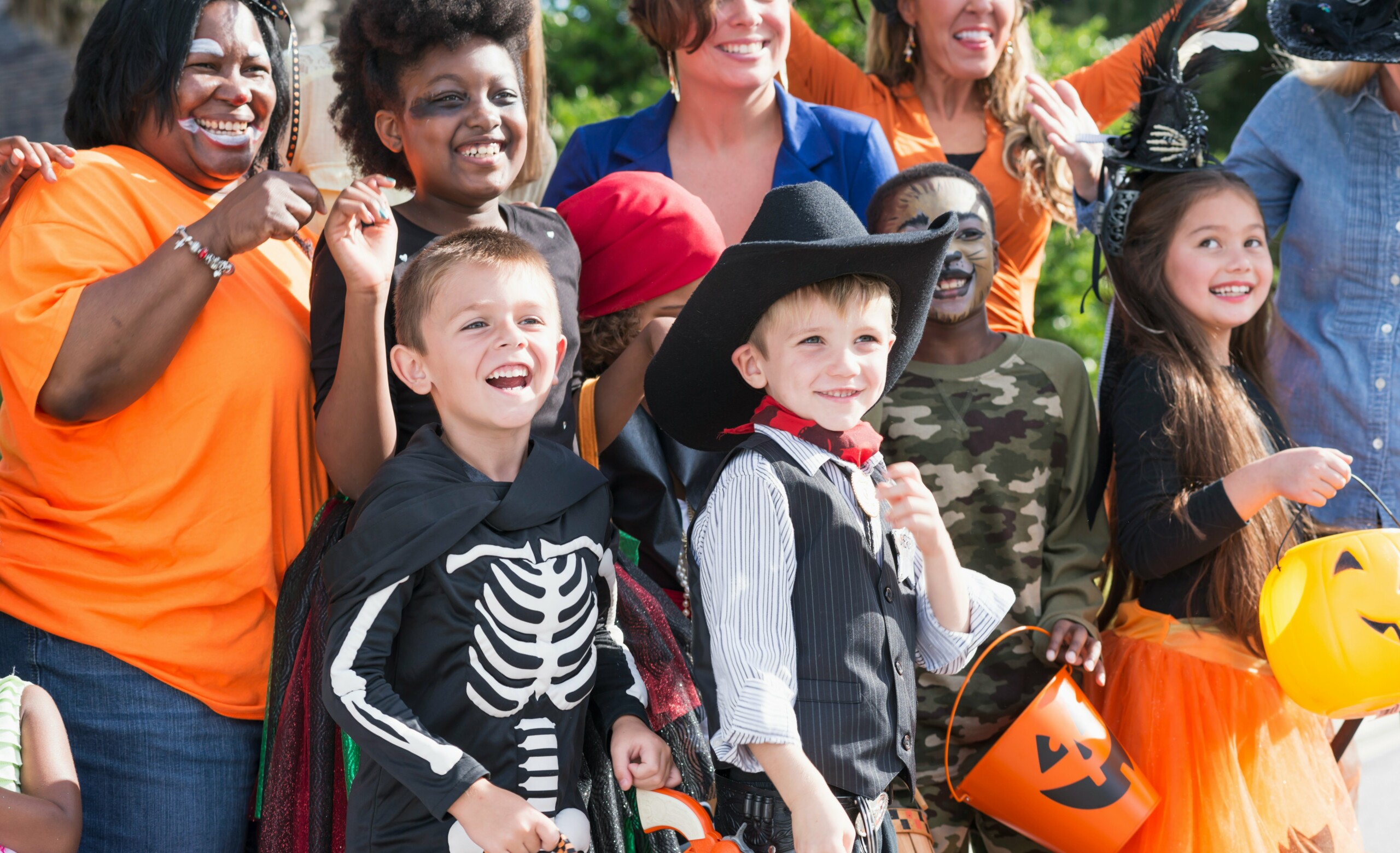 This Mom Thinks Her Neighborhoods Halloween Decorations Are Too Scary